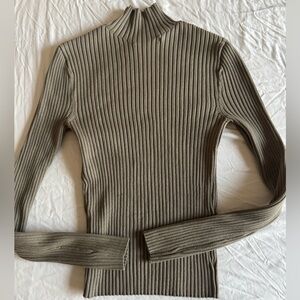 Zara turtle neck ribbed green long sleeve top size small